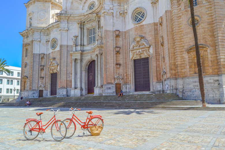 Admirando a catedral de Cádiz