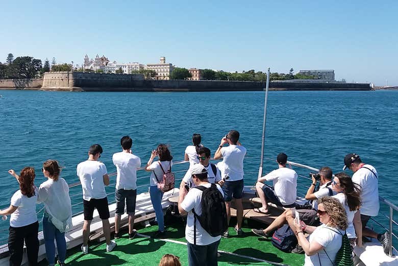 Group photo on boar the boat