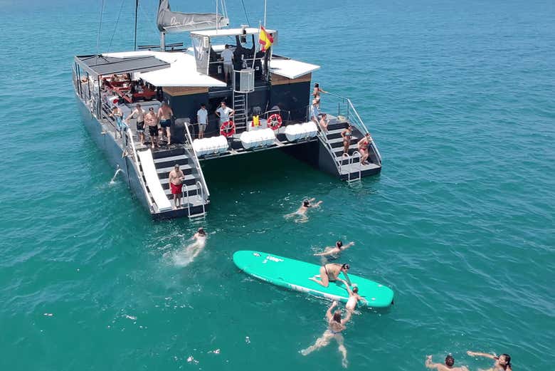 Disfrutando de un plácido baño en el mar