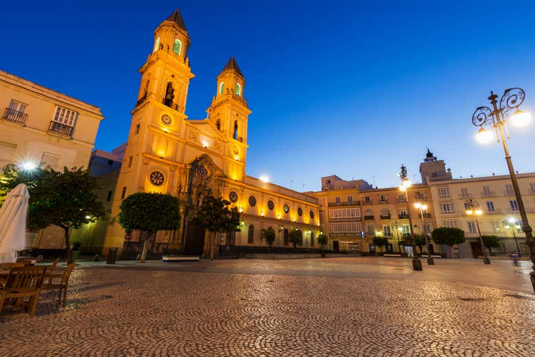 Iglesia de San Antonio al anochecer