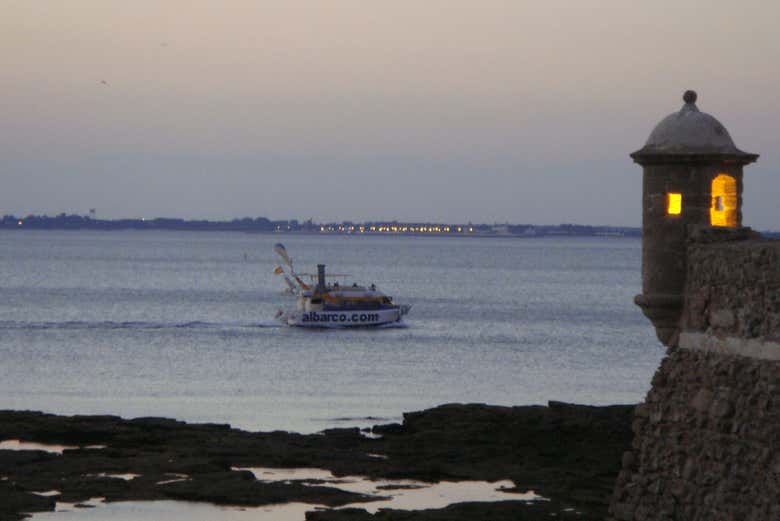 Sunset boat tour in Cadiz