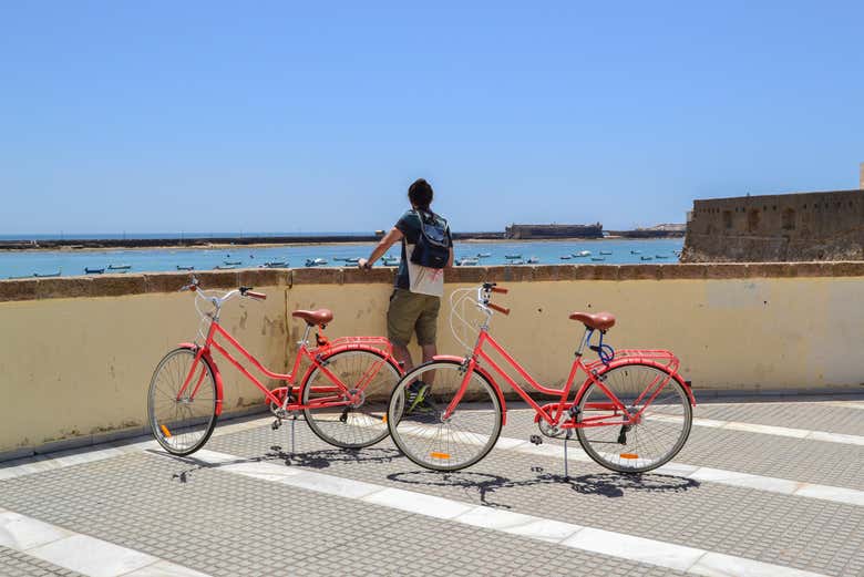Desfrutando o tour de bicicleta por Cádiz