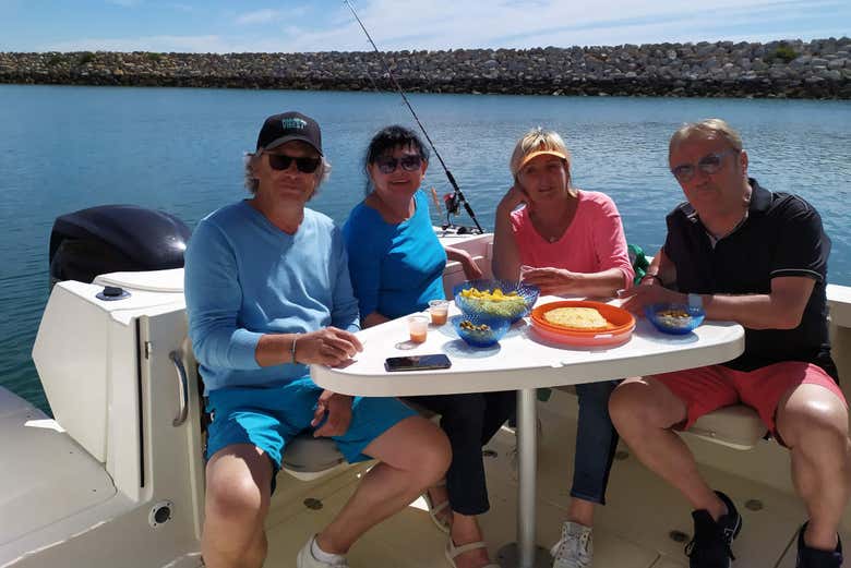 Tomando un aperitivo a bordo