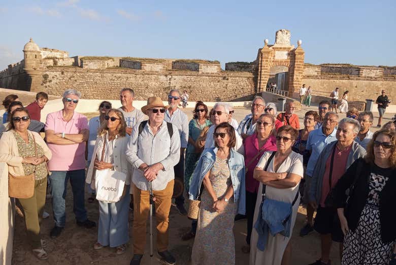 Foto de grupo durante la visita guiada por el castillo