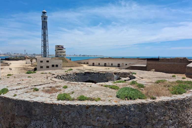 Avanzada de Isabel II con el faro eléctrico
