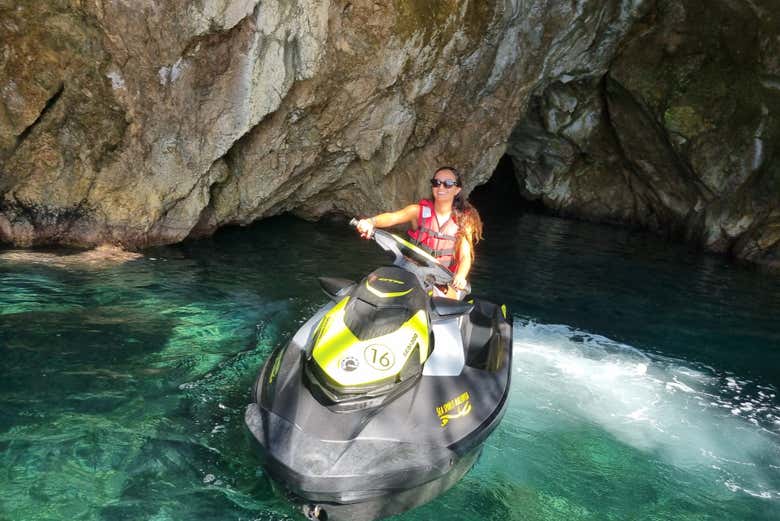 Visitando a gruta do León Marino