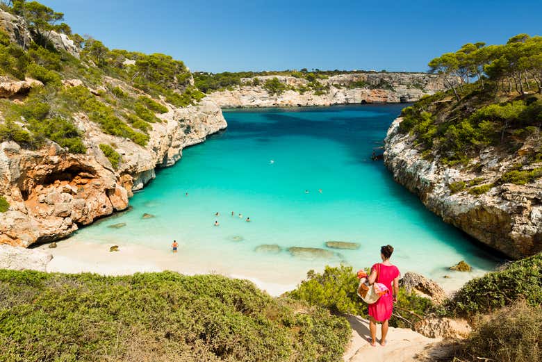 Contemplando la playa de Caló des Moro