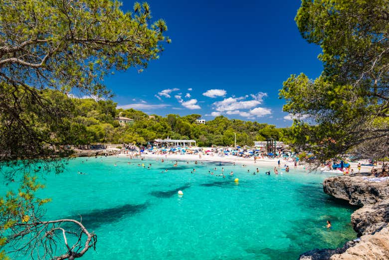 Podréis disfrutar de un refrescante baño en Cala Mondragó