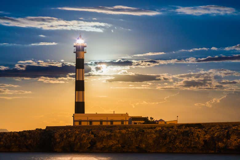 Entardecer sobre o farol de Cap d’Artrutx