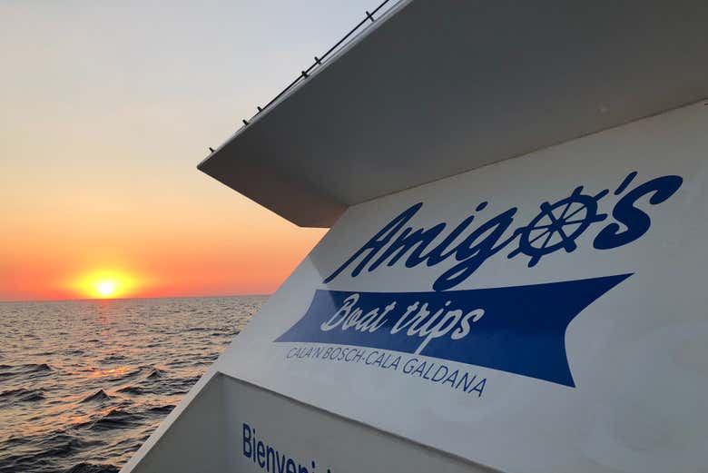 Puesta de sol junto a la costa menorquina