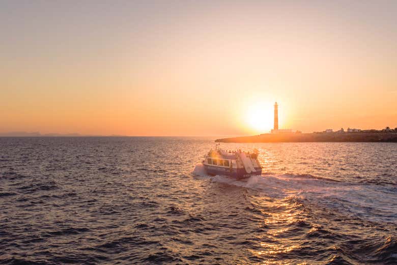 Navegando al atardecer junto a Cap d’Artrutx