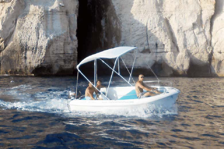 Navigando a Minorca in barca a noleggio