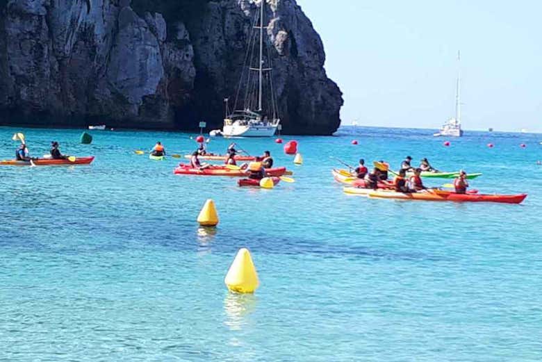 Disfrutando de un tour en kayak