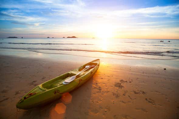 Tour en kayak por Cala en Porter al atardecer
