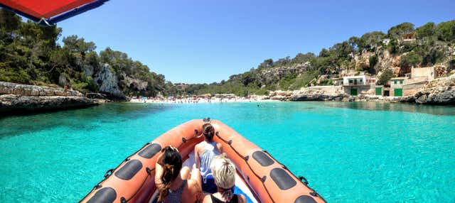 Paseo en lancha por la cala del Moro y Es Pontàs desde Cala Figuera