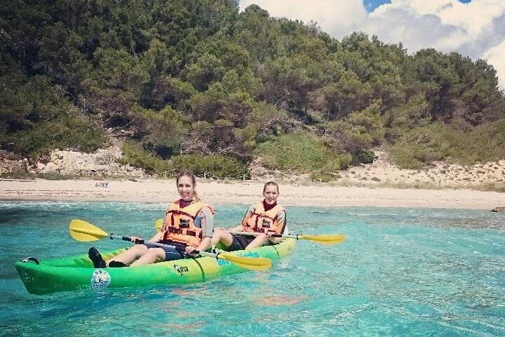 Aventura de caiaque pelas praias virgens de Menorca