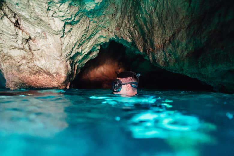 Snorkeling dans une grotte