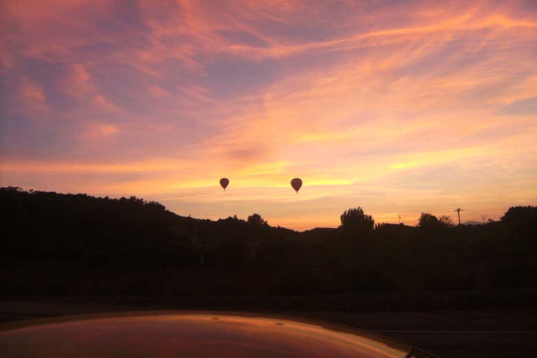 Vol en montgolfière aau coucher de soleil