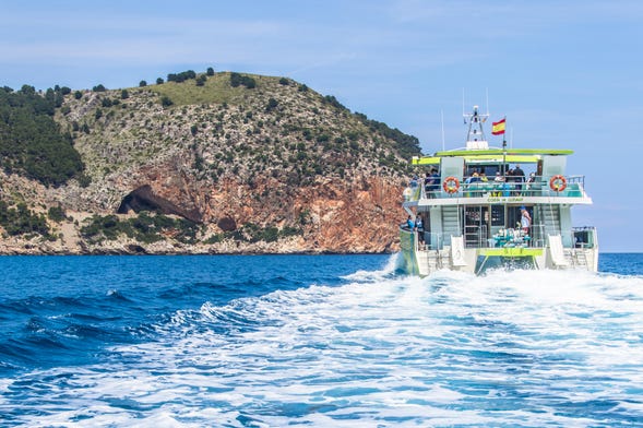 Paseo en catamarán por la costa este de Mallorca