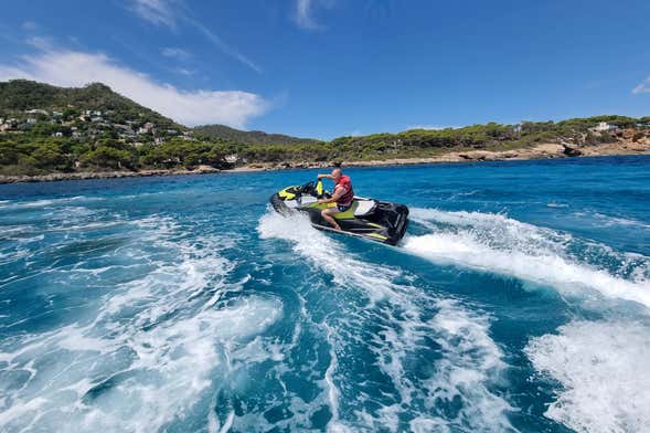 Tour en moto de agua por las cuevas de Artà