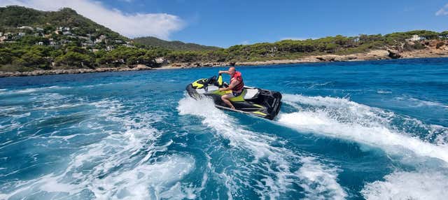 Tour en moto de agua por las cuevas de Artà