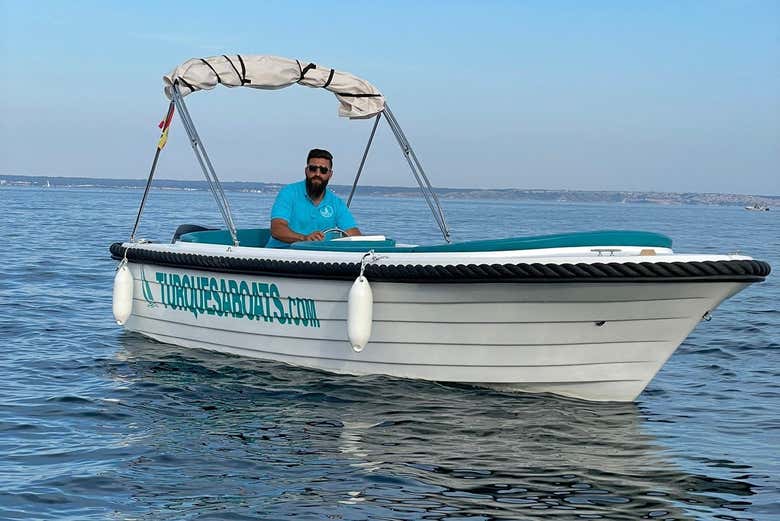 Alquilando una lancha en Cala Nova