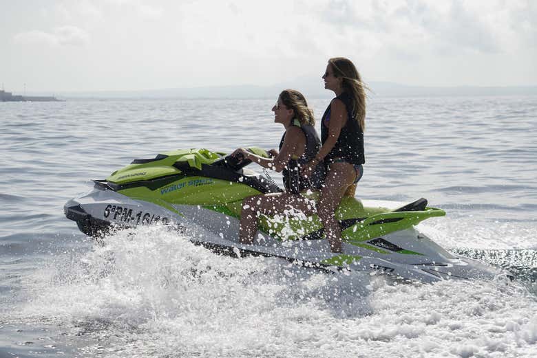 In moto d'acqua a Cala Mayor