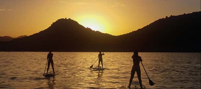 Paddle surf al atardecer en Cala Rajada