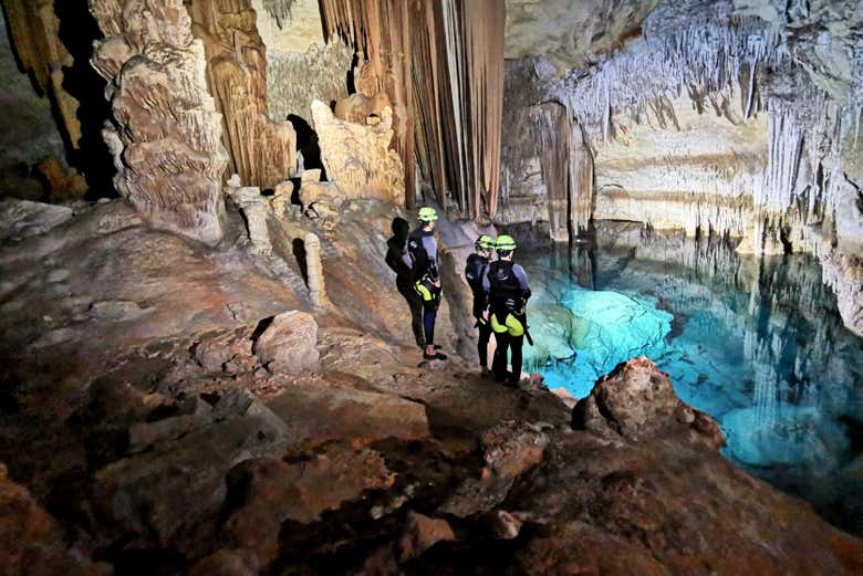 Disfrutando de la experiencia de espeleología
