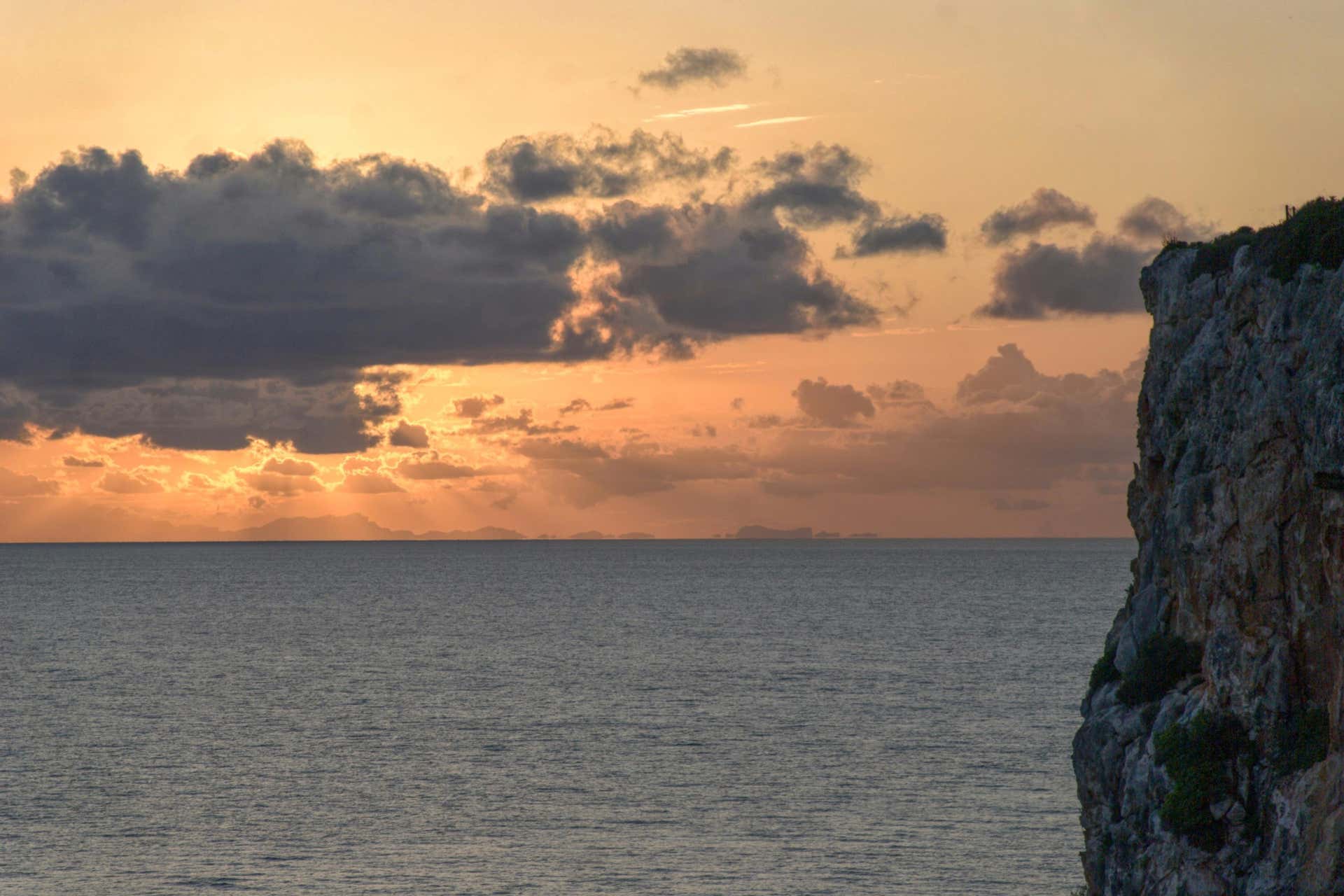 Tour de caiaque por Cala Torret ao entardecer