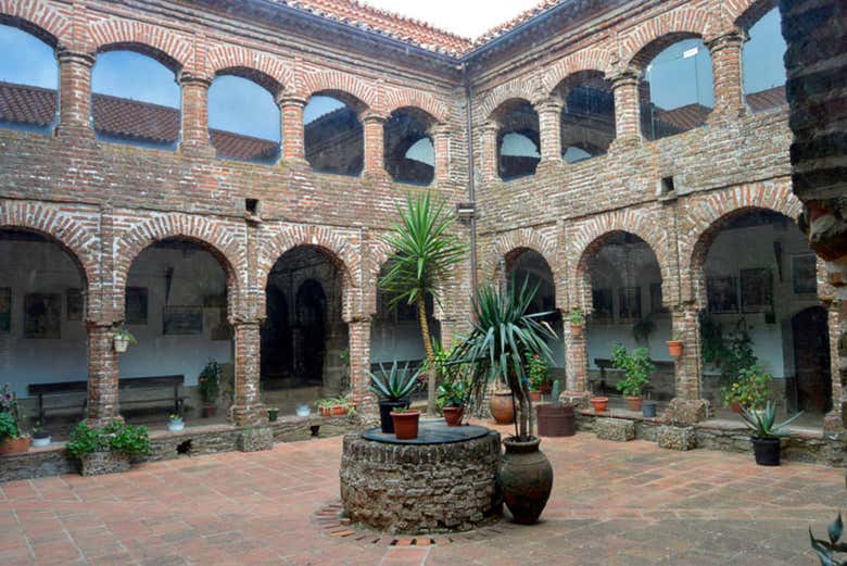 Claustro del Monasterio de Tentudía