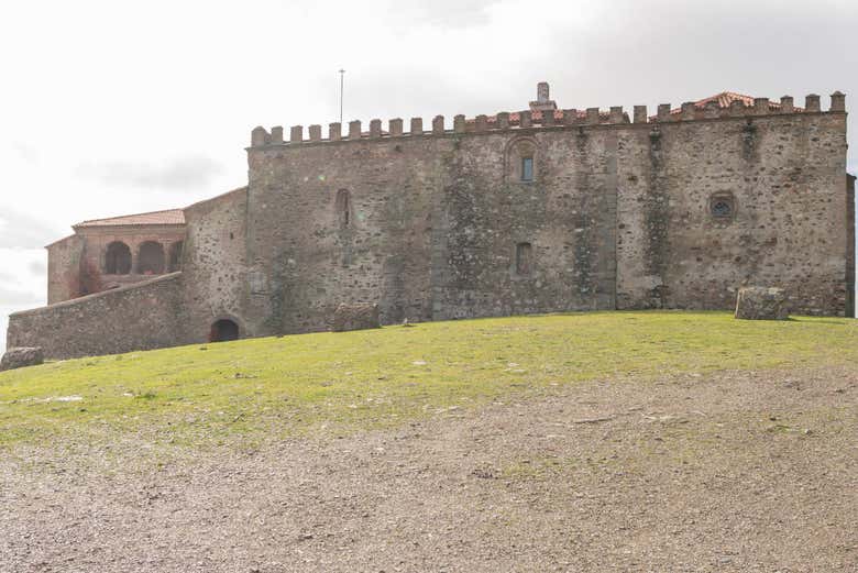Fachada del Monasterio de Tentudía