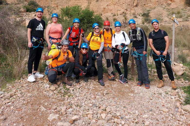 Preparados para recorrer la vía ferrata