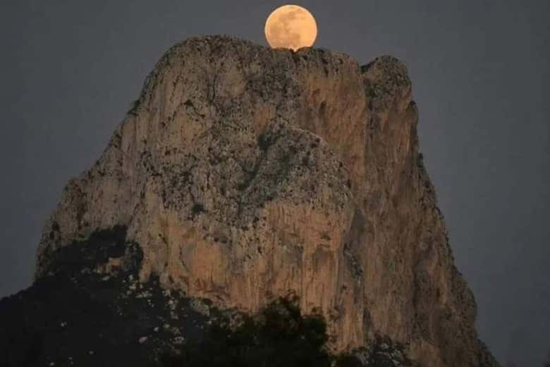 Peñón de Ifach de noche