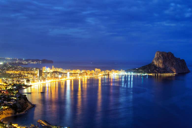 Costa de Calpe iluminada
