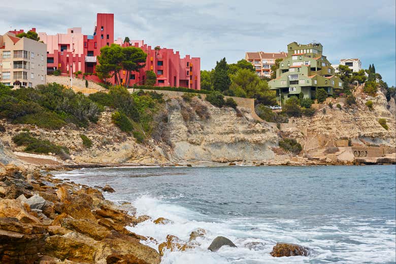 Panoramica del Muro Rosso e dell'Edificio Xanadú