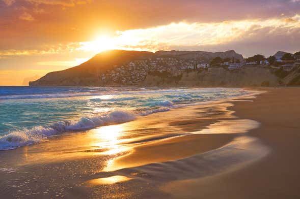 Paseo en catamarán al atardecer