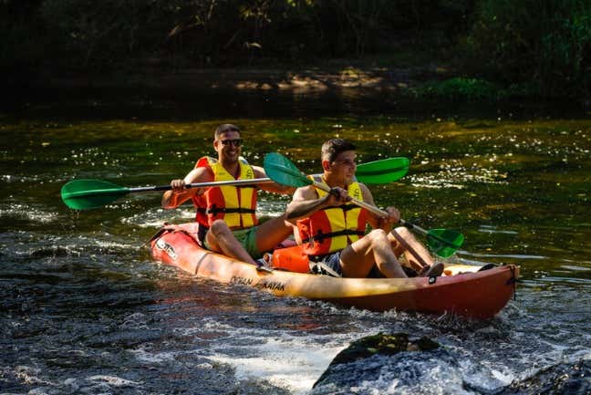 Naviguez sur les eaux de la rivière Umia