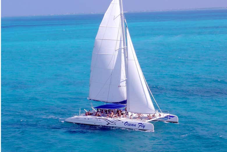 En catamaran sur la côte de Cambrils