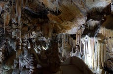 Entrada a las cuevas de Campanent
