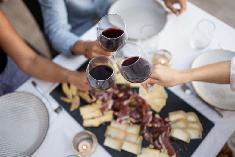 Cata de vino con productos locales