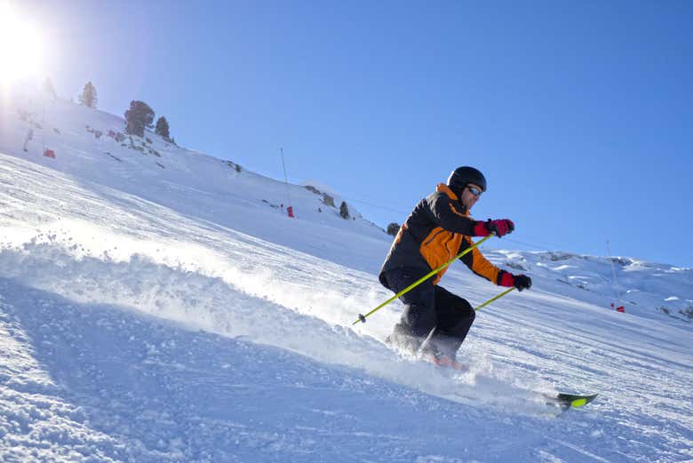 Un skieur à Candanchú