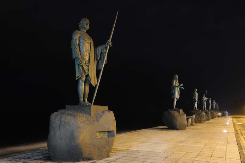 Sculptures des menceys à Candelaria