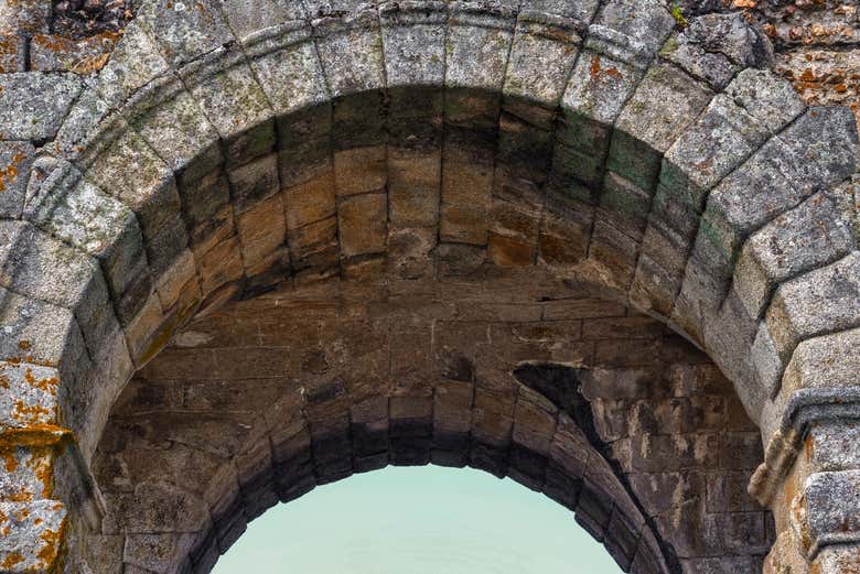 Detalle del arco de Cáparra