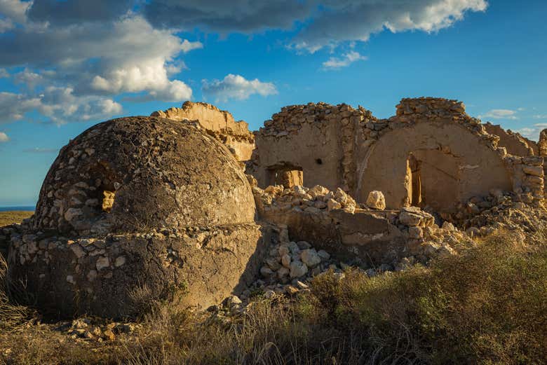 Vestiges d'anciens bâtiments miniers à Agua Amarga