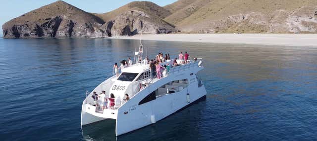 Paseo en catamarán a Cala de Enmedio