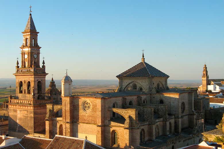 Visit the church of Santa María