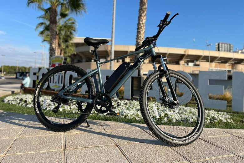 Explore Cartagena's main landmarks by bicycle