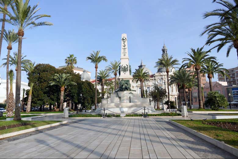 La Plaza del Ayuntamiento in una giornata di sole