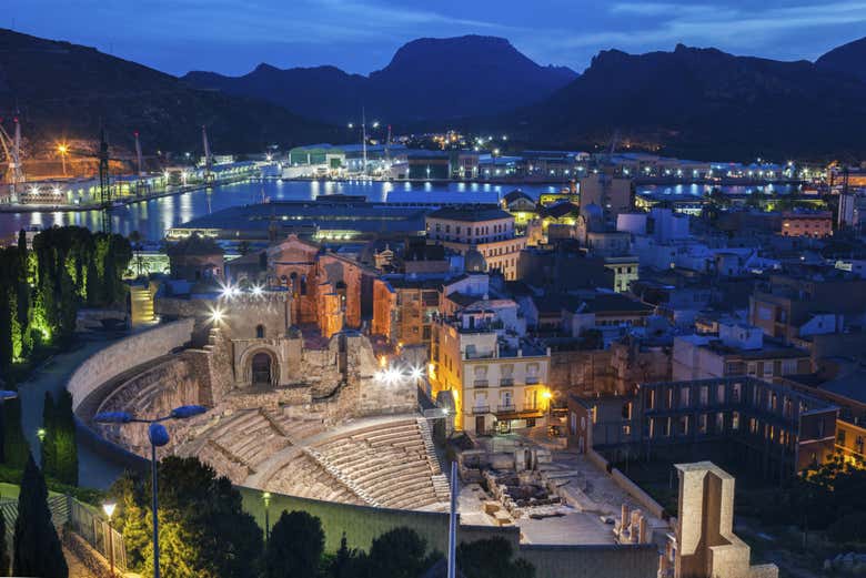 Vue panoramique sur Carthagène de nuit